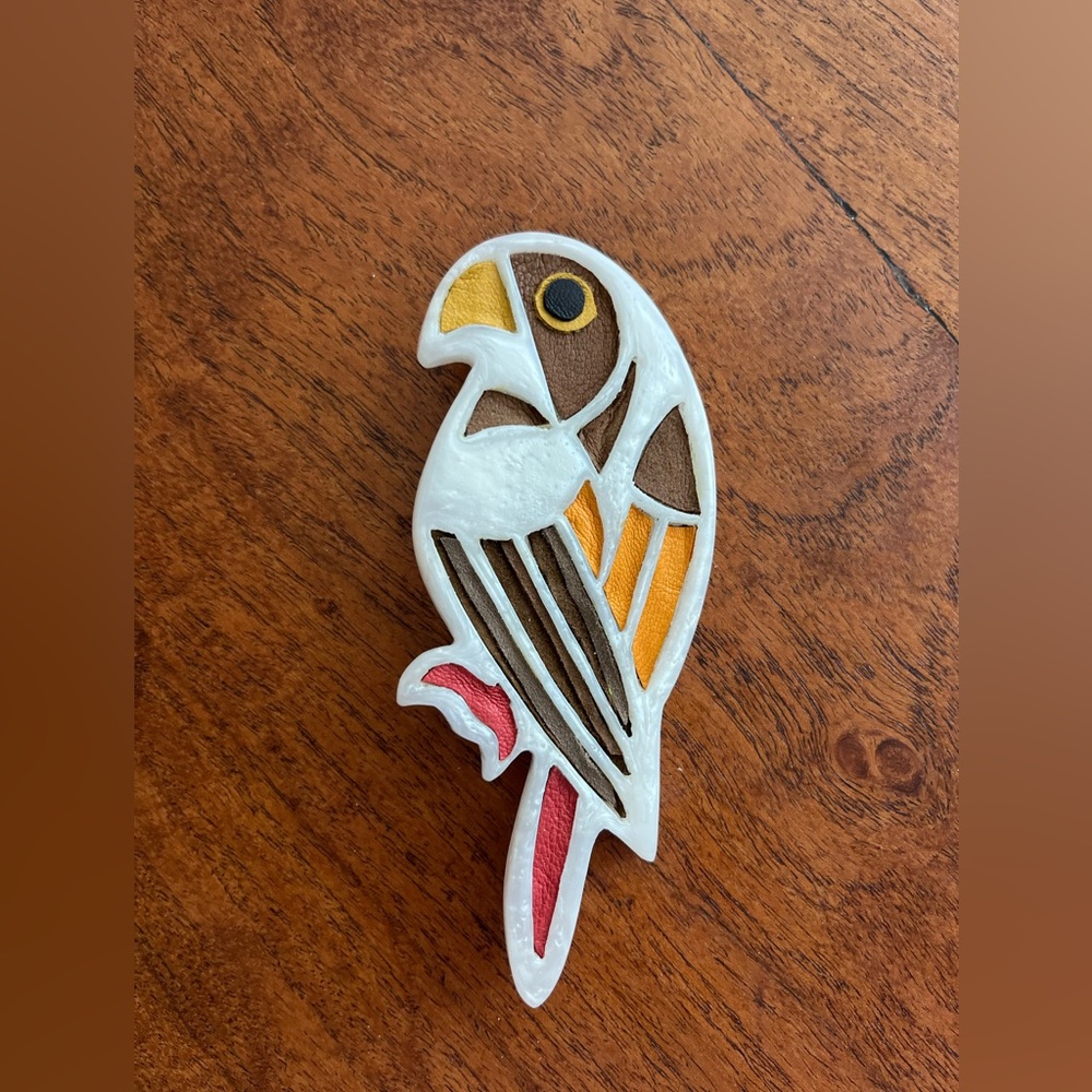 Large mid century modern leather detail love bird peacock brooch pin - Picture 3 of 4